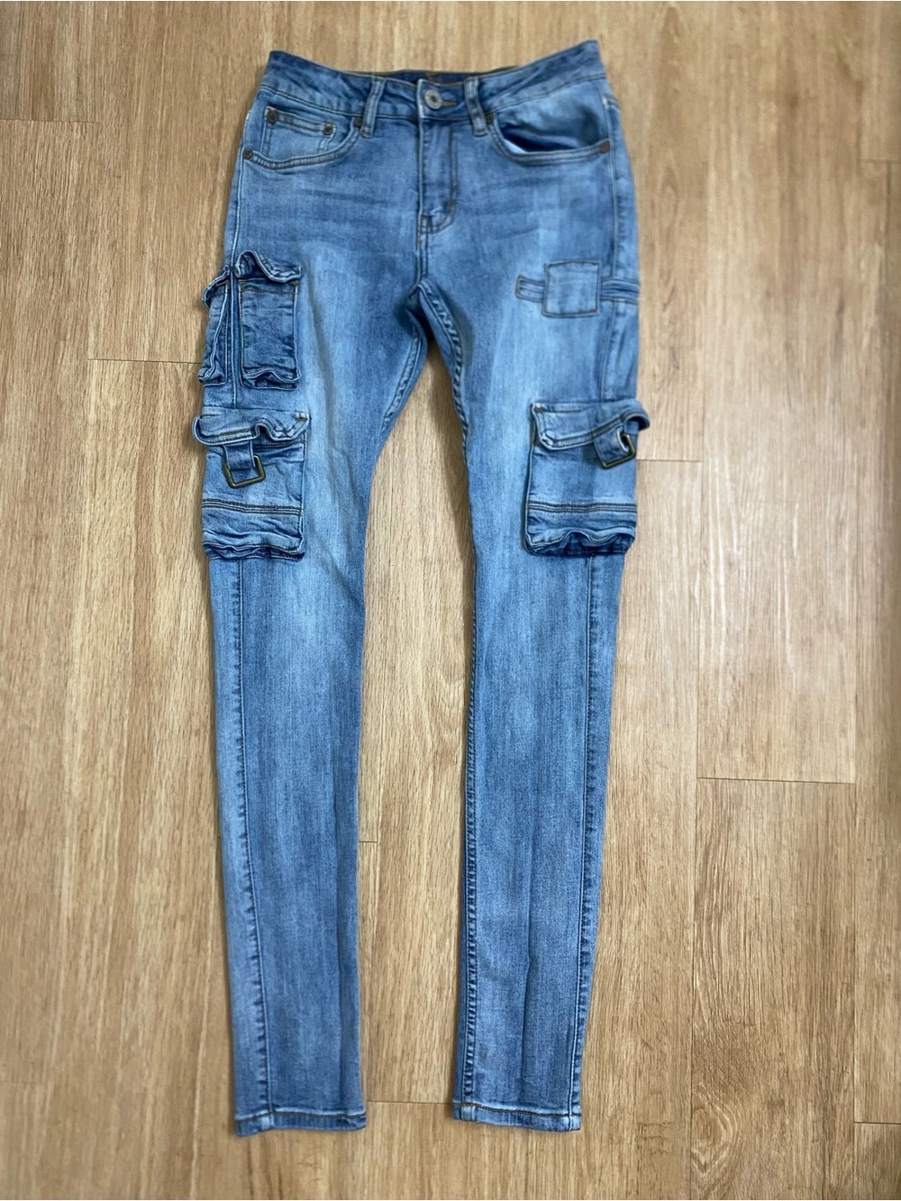 Serénede Women’s Light Wash Skinny Cargo Jeans with Multiple Pockets